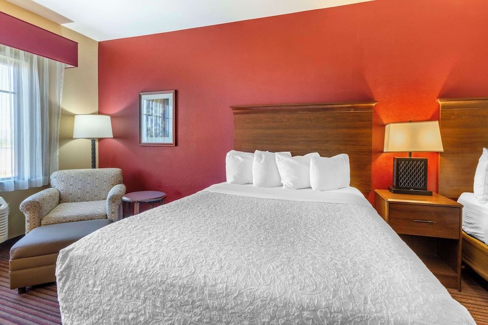 Best Western Plus Chandler Hotel & Suites Suite, 2 Queen Beds, Accessible, Kitchen 3