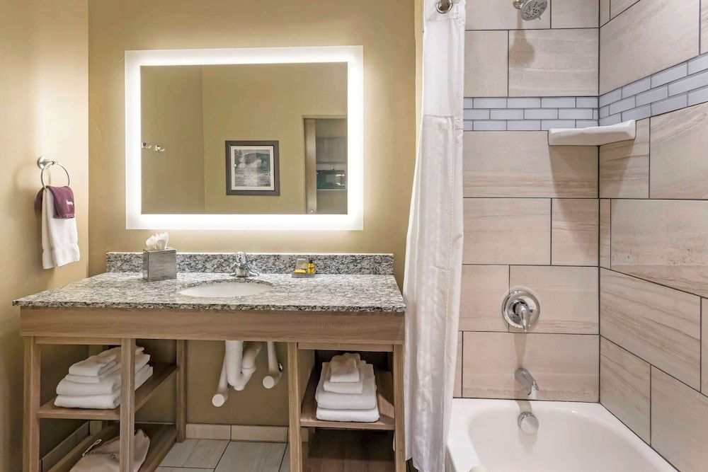 Best Western Plus Heber Valley Hotel Standard Room, 1 King Bed, Non Smoking, Microwave 4