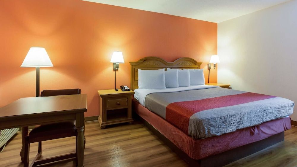 Deluxe Room, 1 King Bed, Accessible, Non Smoking