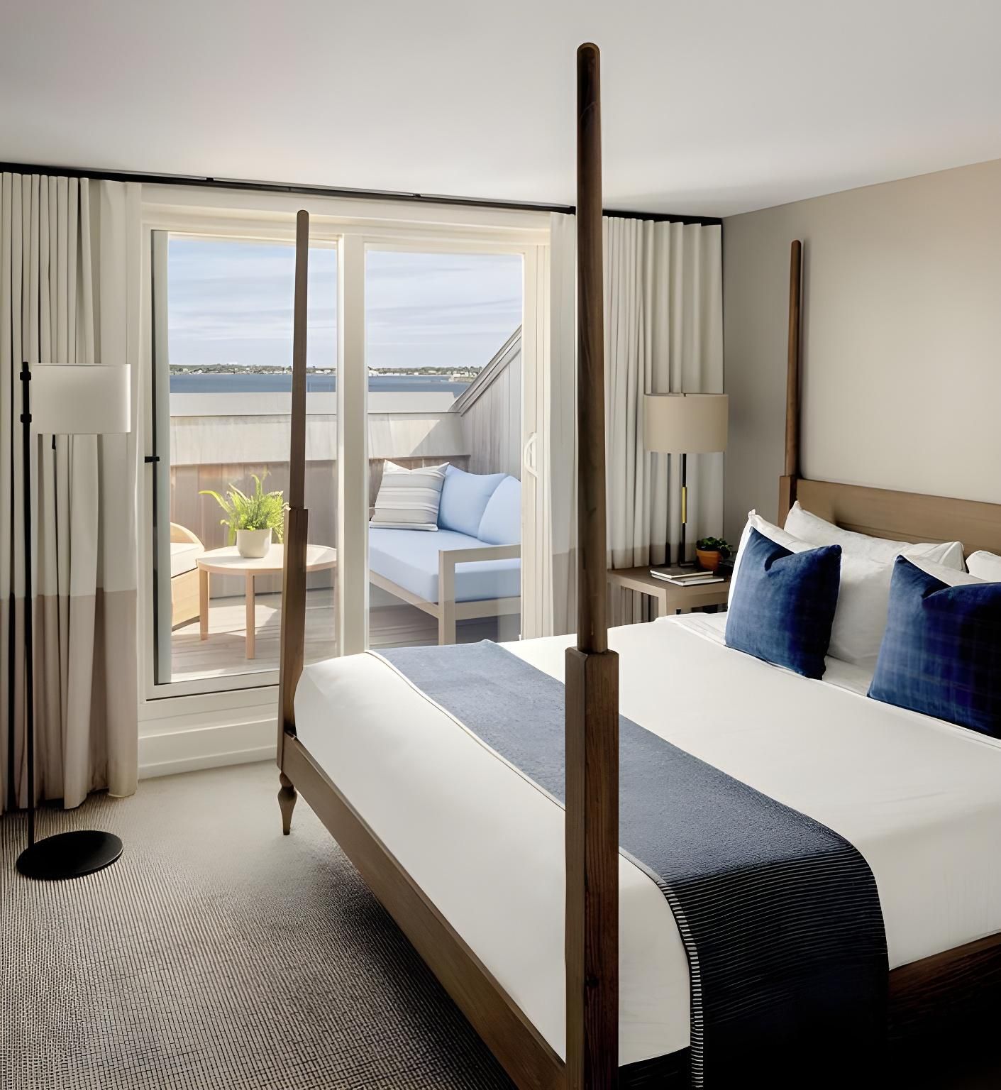 Bi-Level Suite Balcony Narragansett