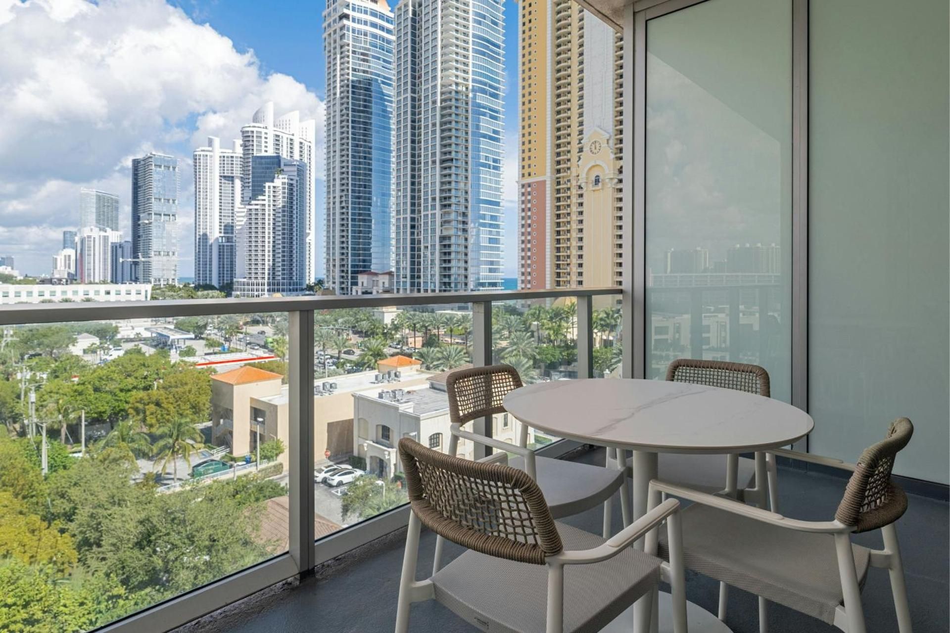 Queen Studio with Balcony - Hearing Accessible