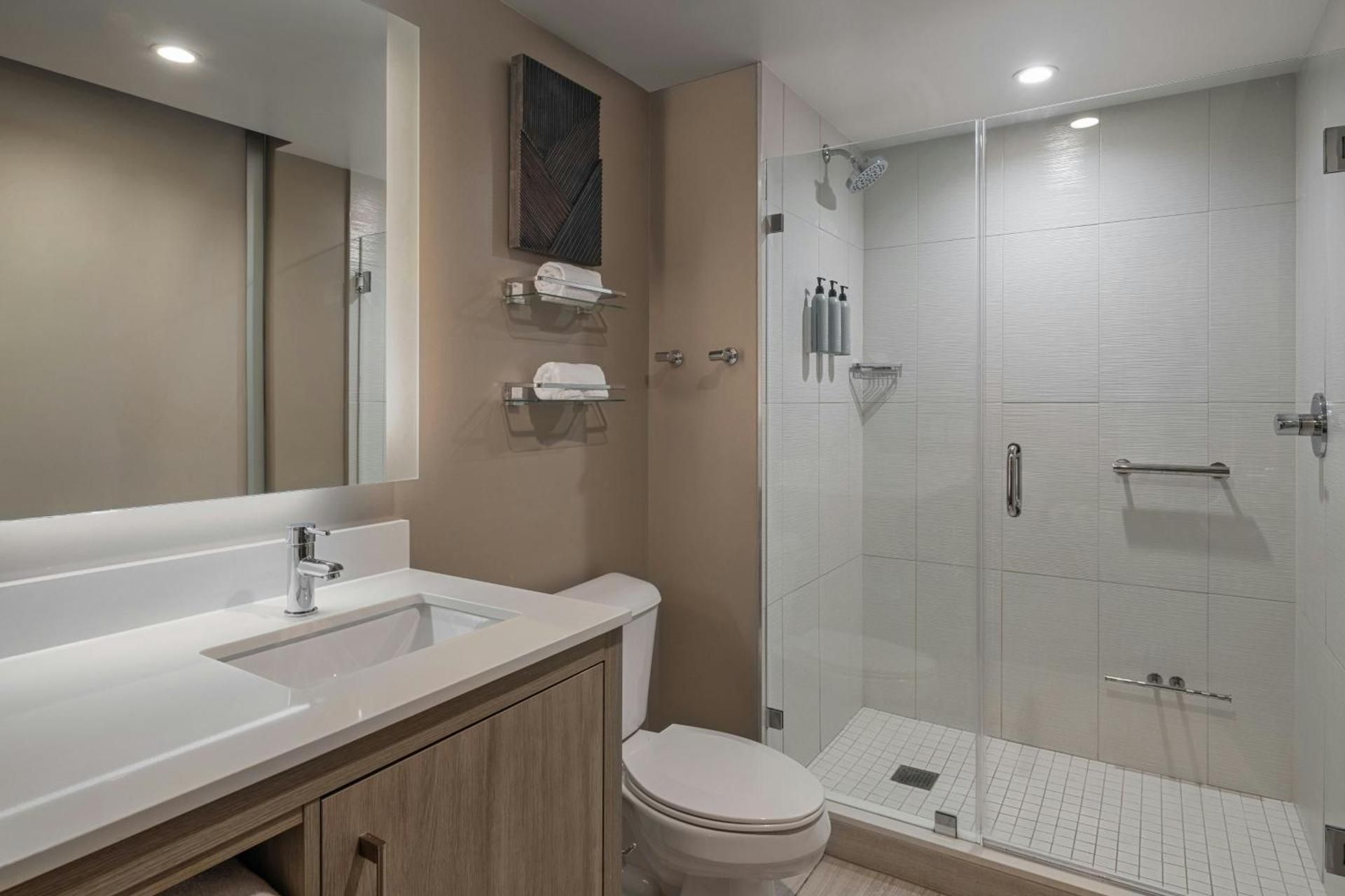 Studio with Two Queen Beds and Roll-In Shower - Mobility Accessible