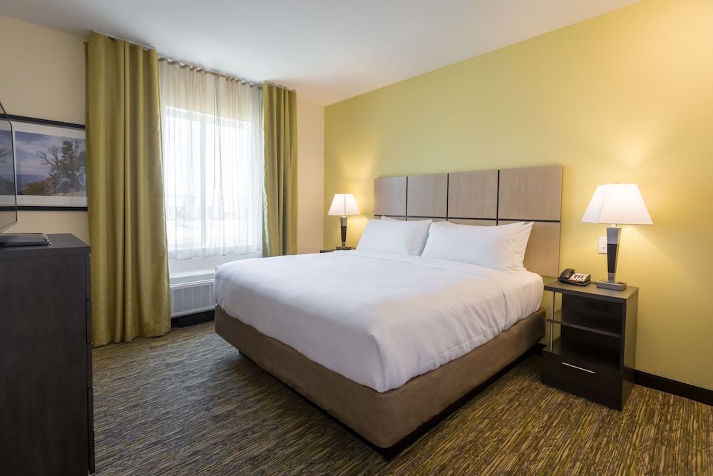 Suite, 1 King Bed, Accessible Bathtub (1 Kng, Mobility Tub)