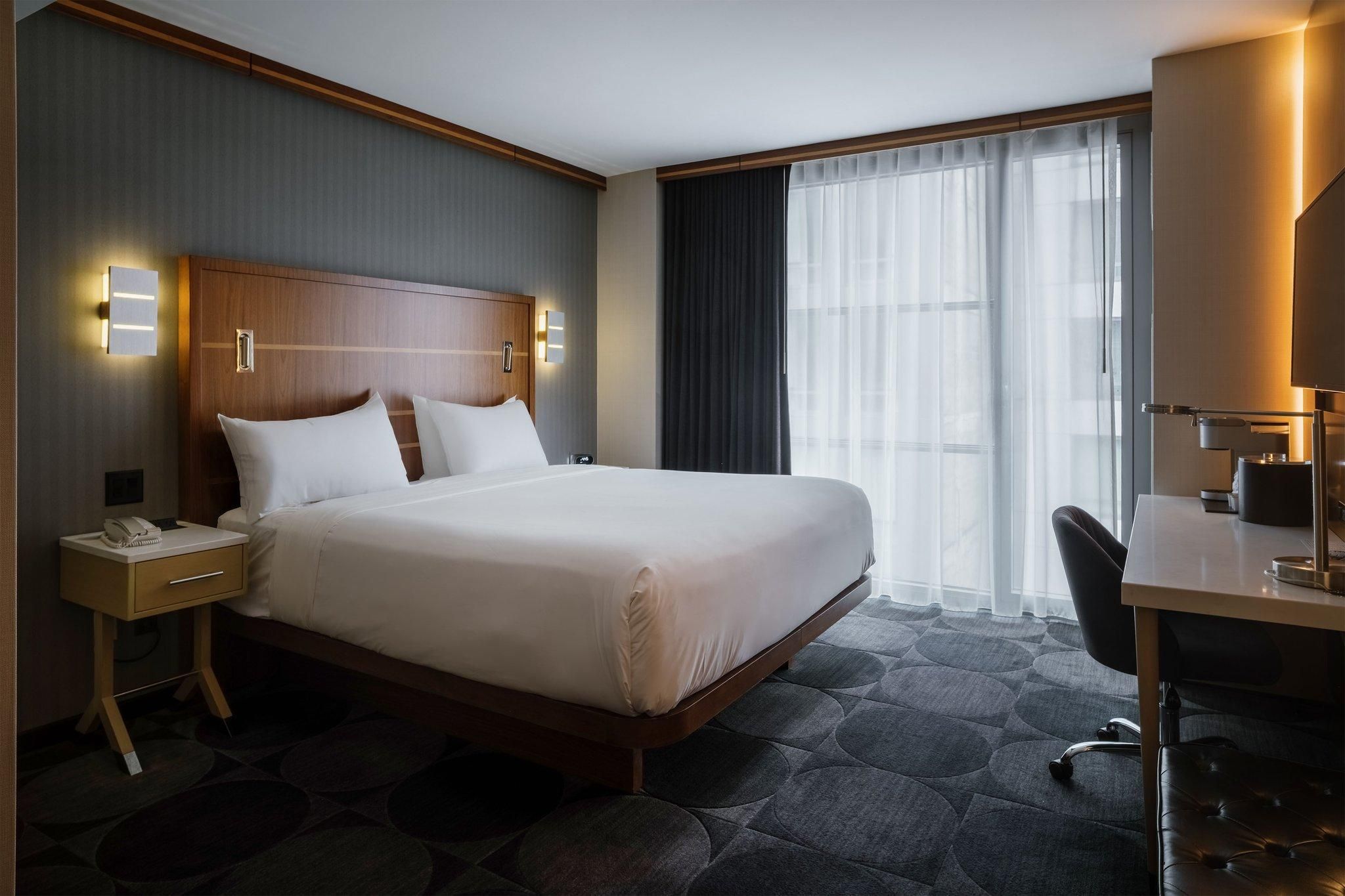 1 King Bed Standard High Floor