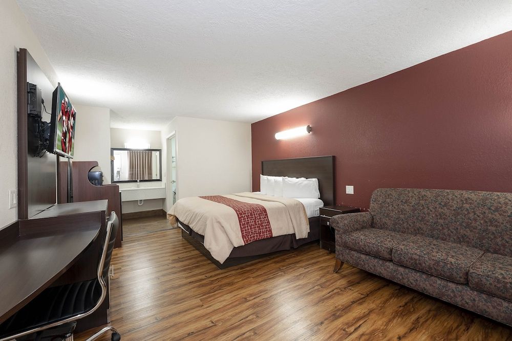 Red Roof Inn Starkville - University Superior Room, 1 King Bed, Non Smoking