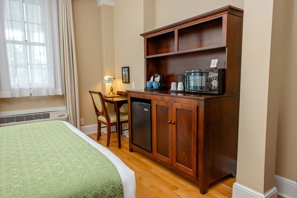 Mills Park Hotel Deluxe Double Room 4