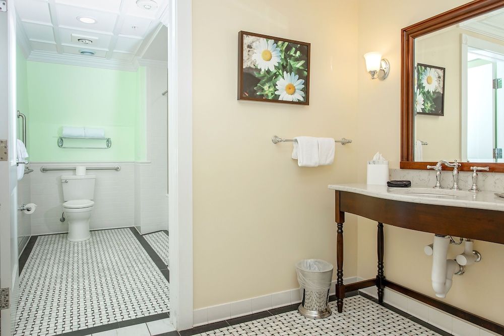 Mills Park Hotel Premier Suite 4