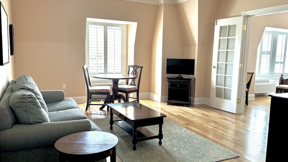 Mills Park Hotel Premier Suite 5