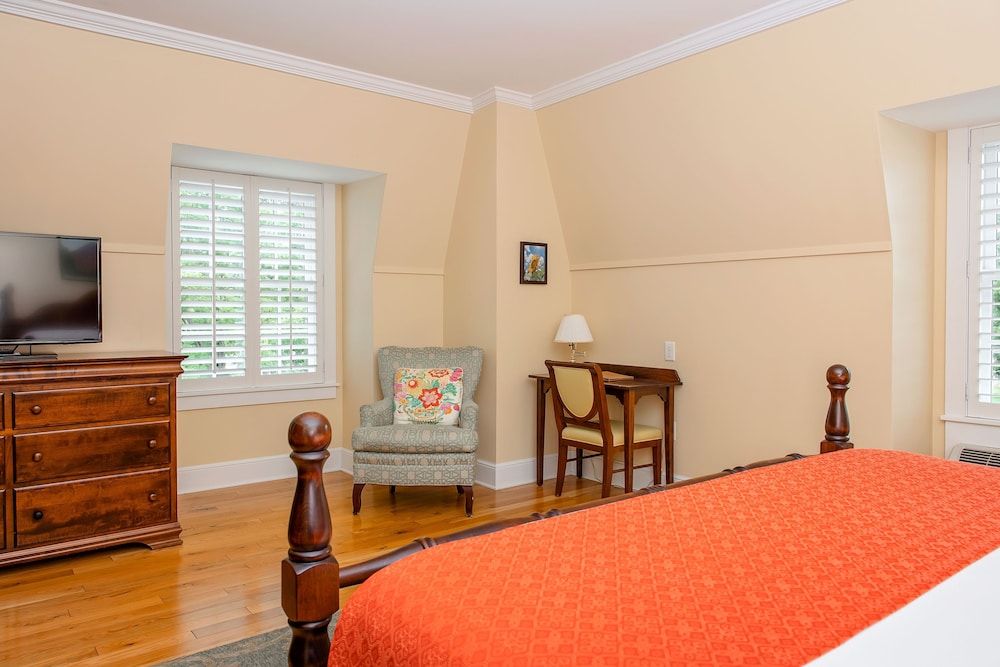 Mills Park Hotel Deluxe Room, 1 King Bed 2