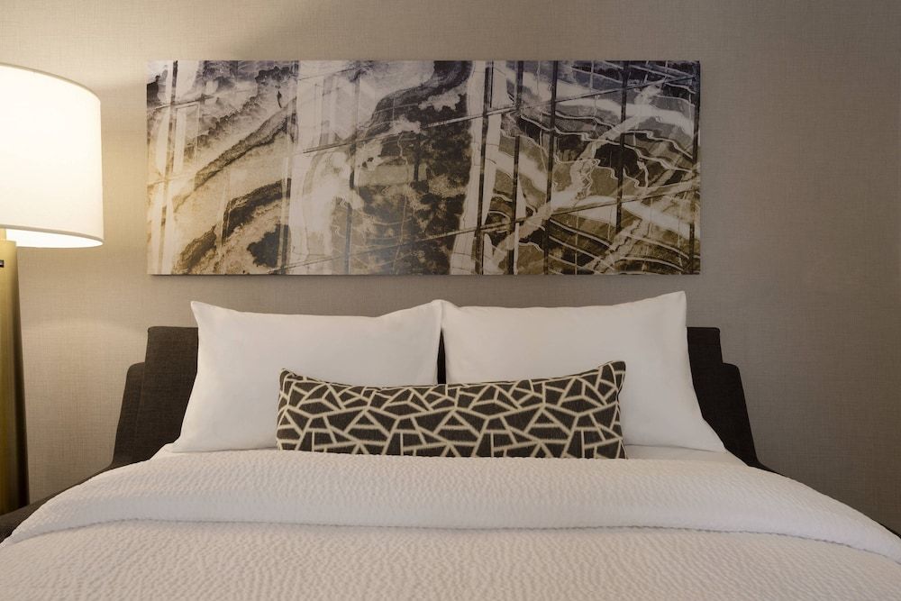 Suite, 1 King Bed with Sofa bed (Mobility/Hearing Access, Transf Shwr)