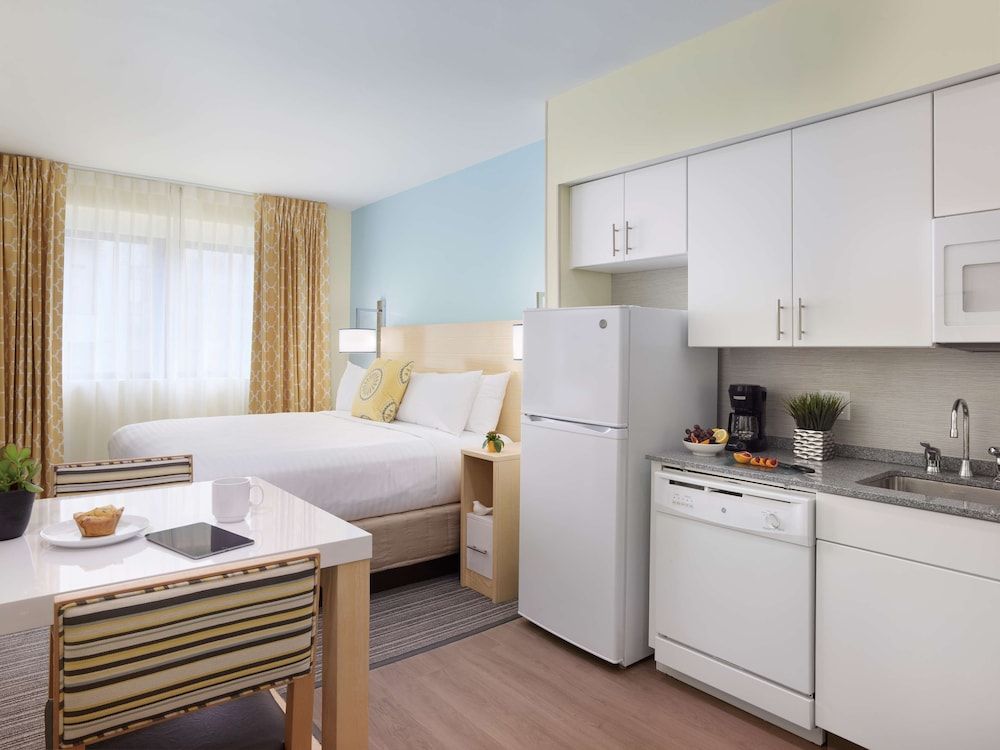 Suite, 1 Queen Bed