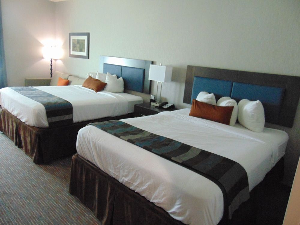 Room, 2 Queen Beds, Accessible, Non Smoking (Mobility,Hearing,Tub w/Grab Bars)
