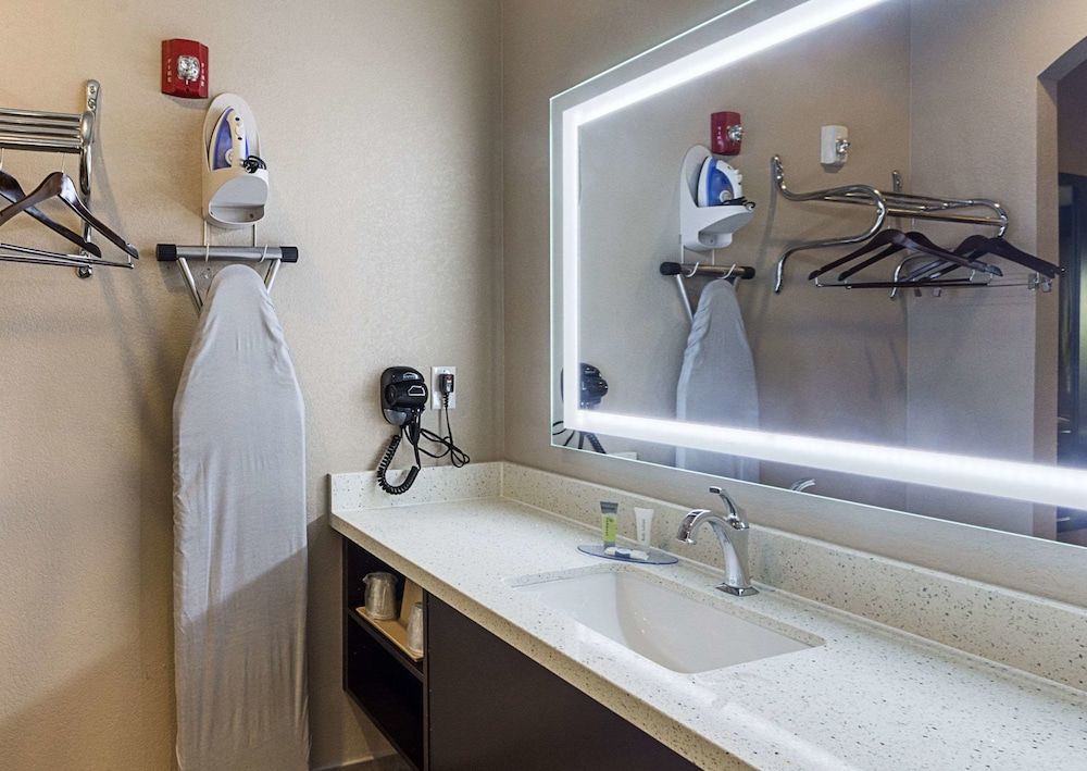 undefined Econo Lodge Inn & Suites Houston NW - CY - Fair 10