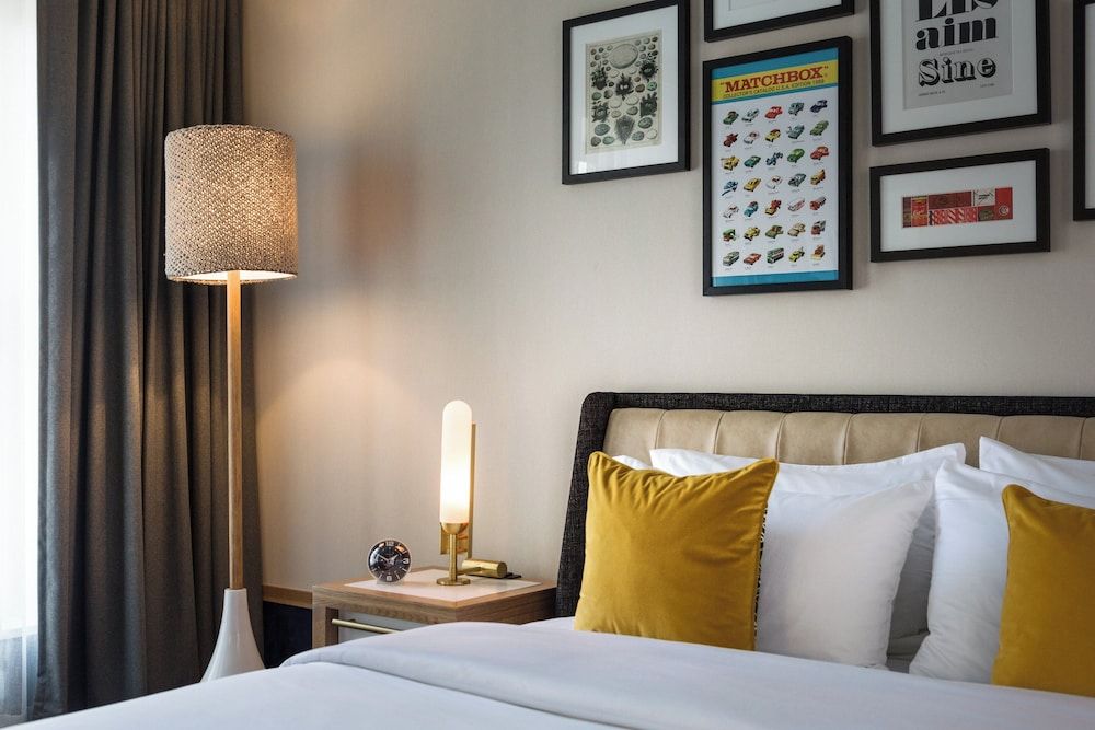 Kimpton Schofield Hotel by IHG Premium Room, 1 King Bed, City View (Walk-In Shower) 3