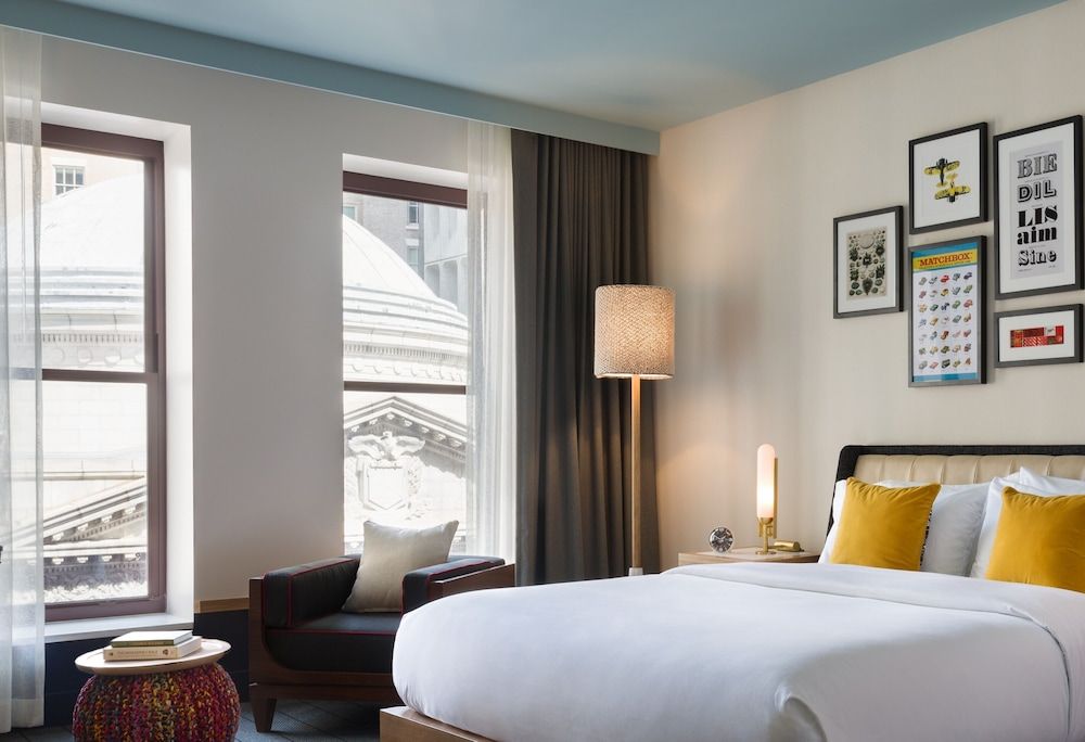 Kimpton Schofield Hotel by IHG Premium Room, 1 King Bed, City View (Walk-In Shower) 4