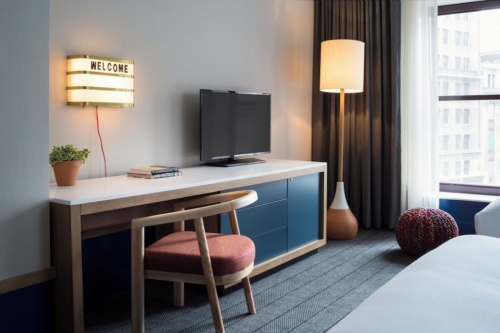 Kimpton Schofield Hotel by IHG Premium Room, 1 King Bed, City View (Walk-In Shower) 9