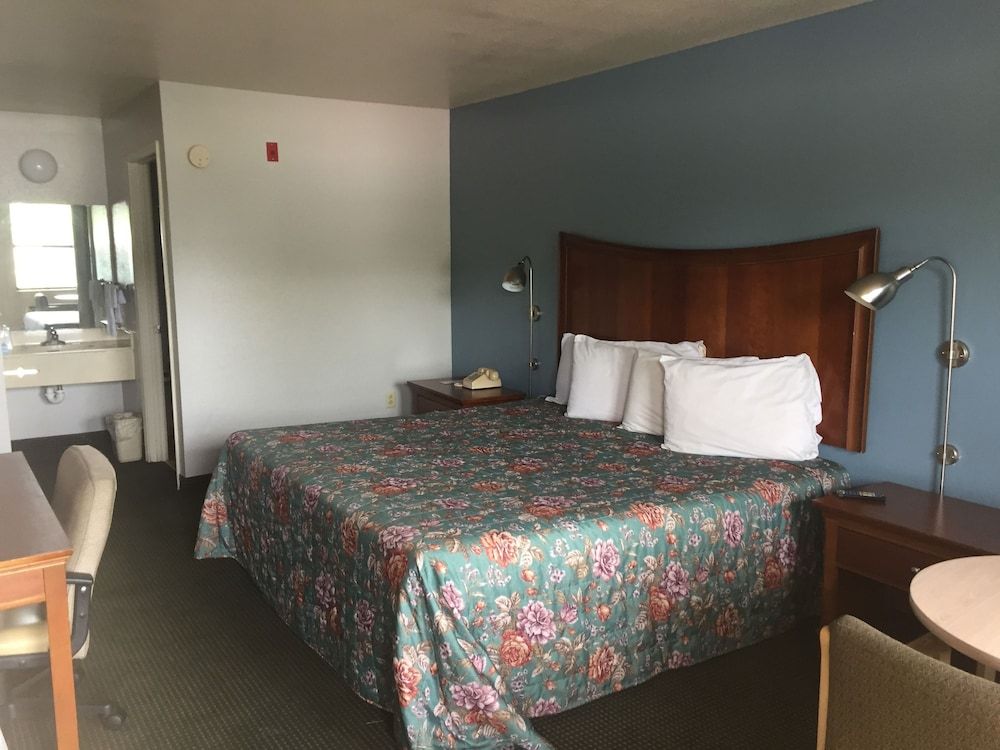 Standard Room, 1 King Bed, Smoking