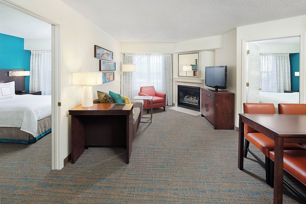 Deluxe Double Room, 2 Bedrooms (Mobility Accessible, Roll-In Shower)