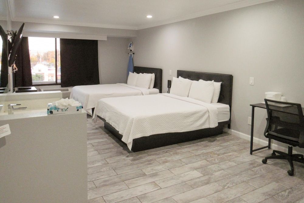 undefined Capri Suites Anaheim 2