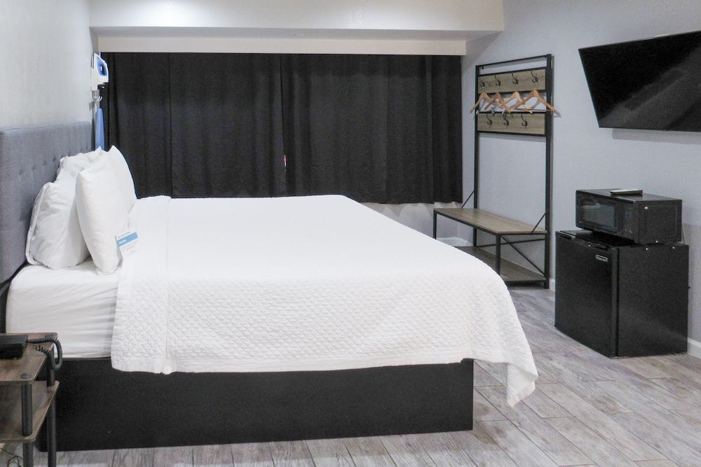 undefined Capri Suites Anaheim 5