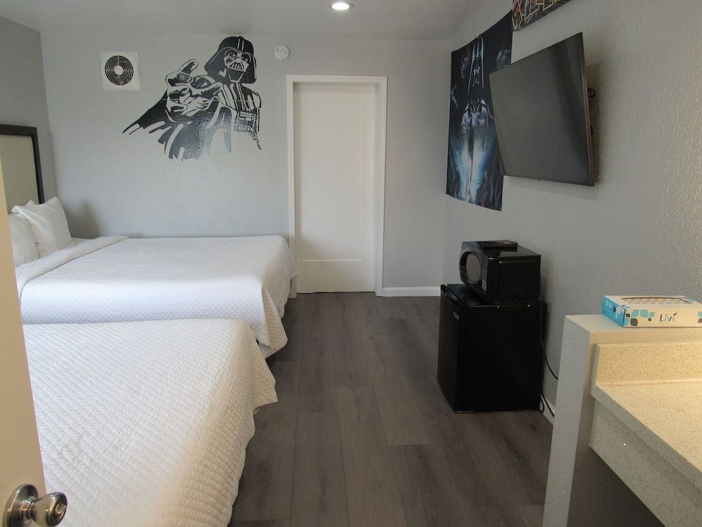 undefined Capri Suites Anaheim 3
