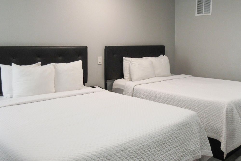 undefined Capri Suites Anaheim