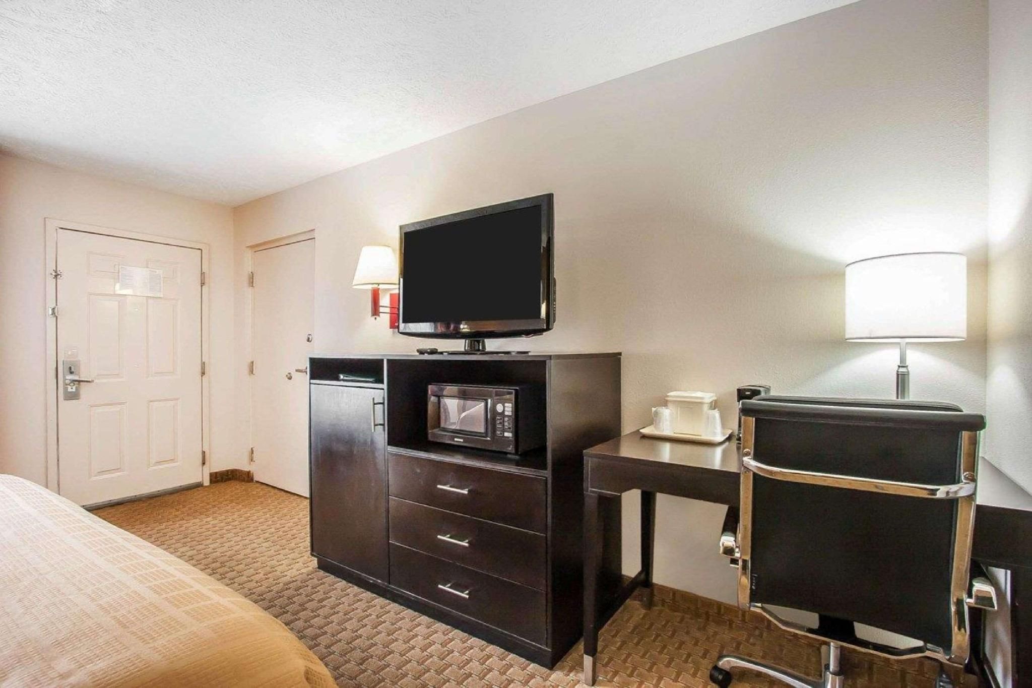 1 King Bed, Nonsmoking