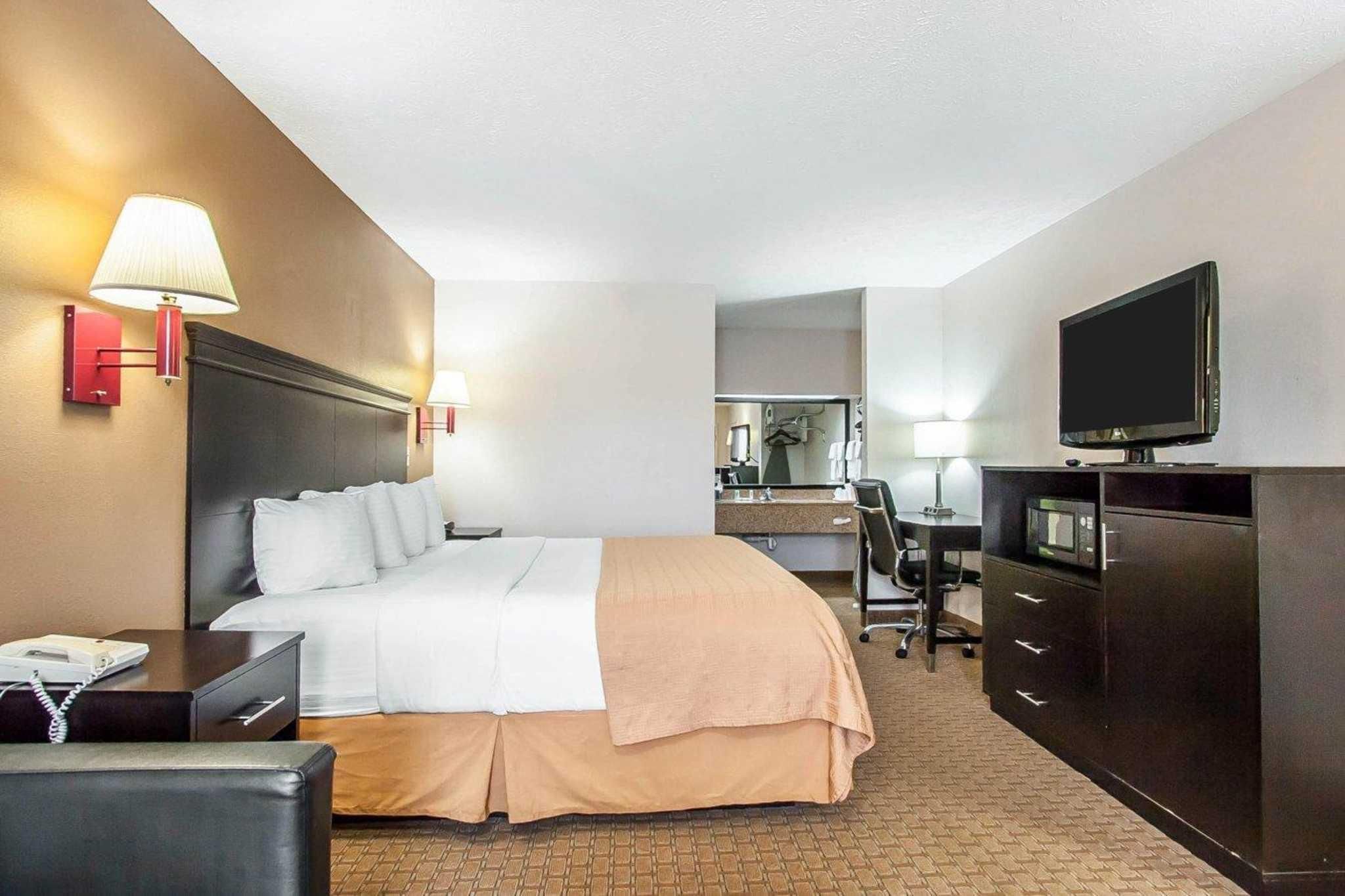 1 Queen Bed, Nonsmoking