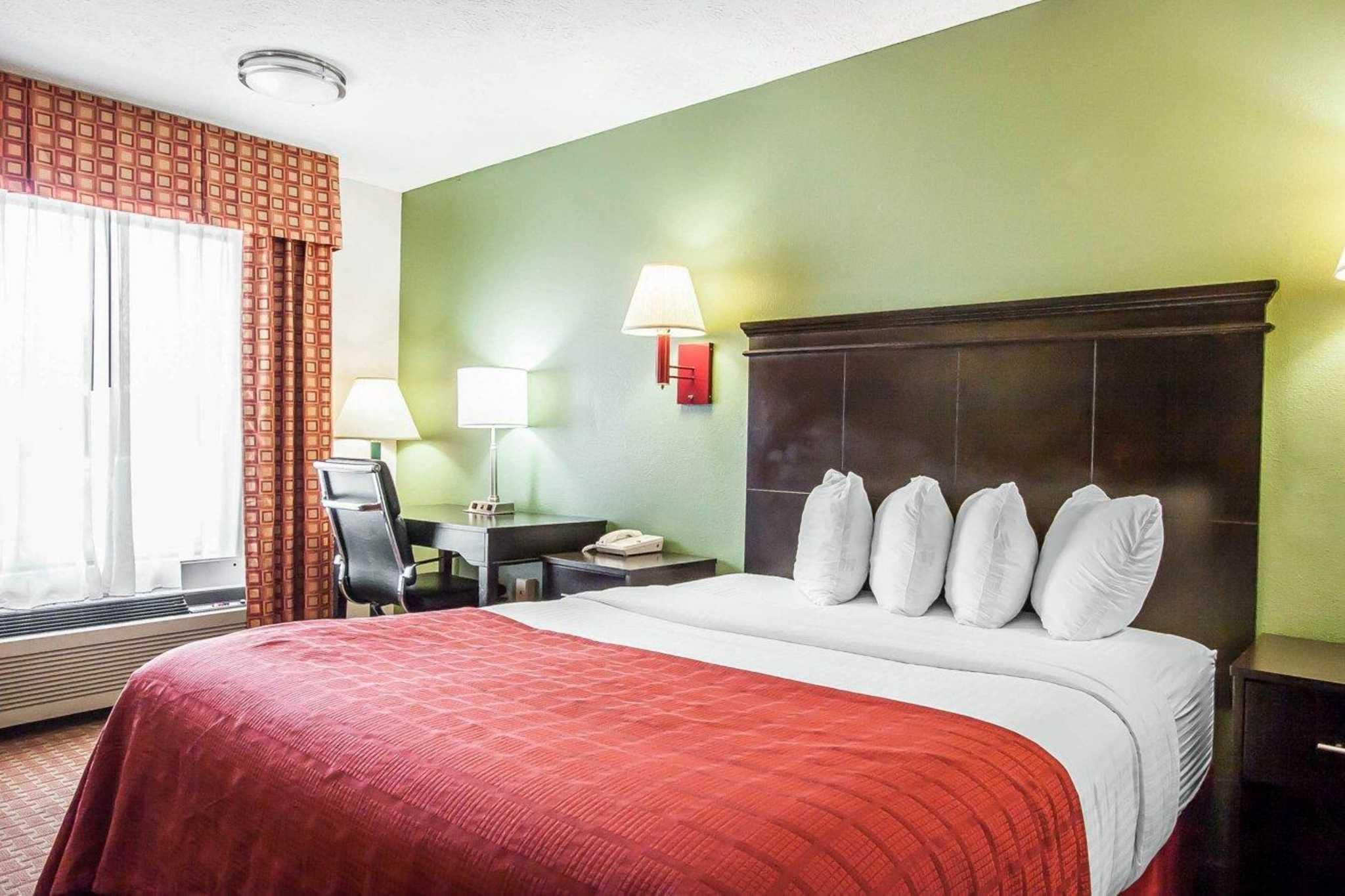 1 Queen Bed, Nonsmoking