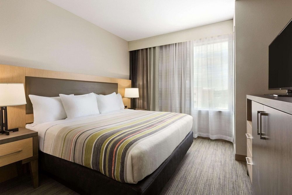 Room, 1 King Bed, Non Smoking, Corner