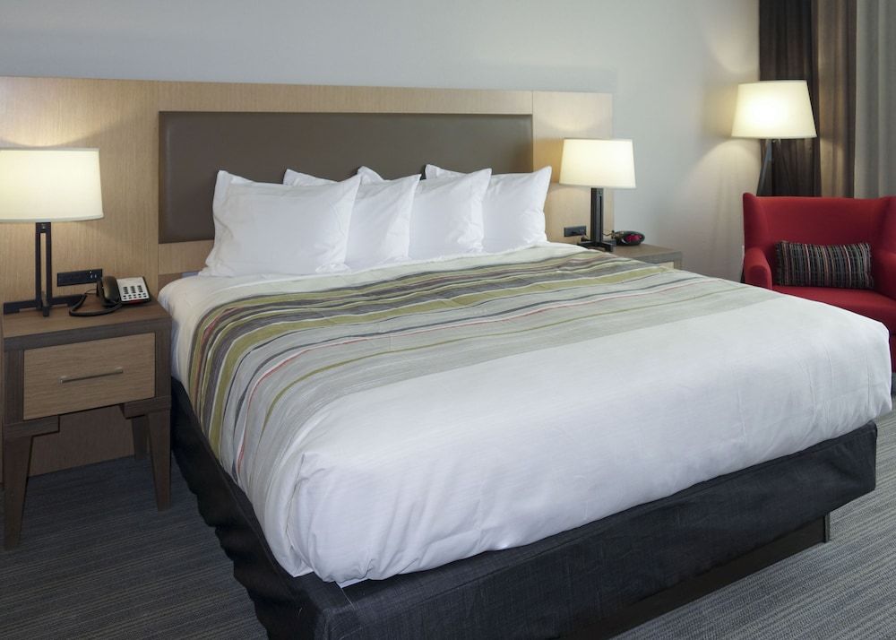 Room, 1 King Bed, Non Smoking, Corner