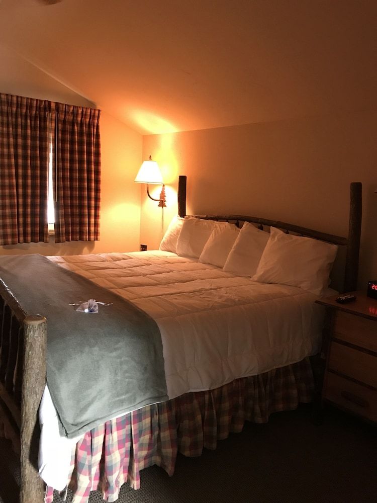 Mountain Lake Lodge Deluxe Suite, 1 Bedroom, Lake View 5