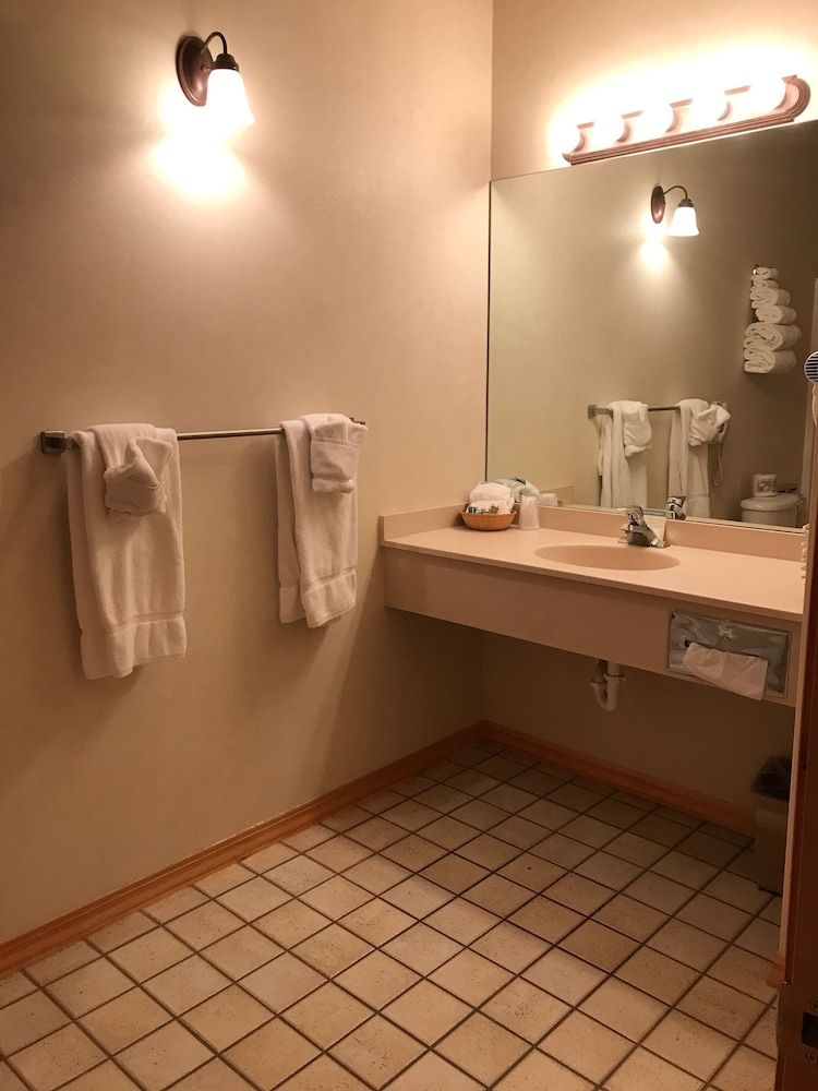 Mountain Lake Lodge Deluxe Suite, Jetted Tub