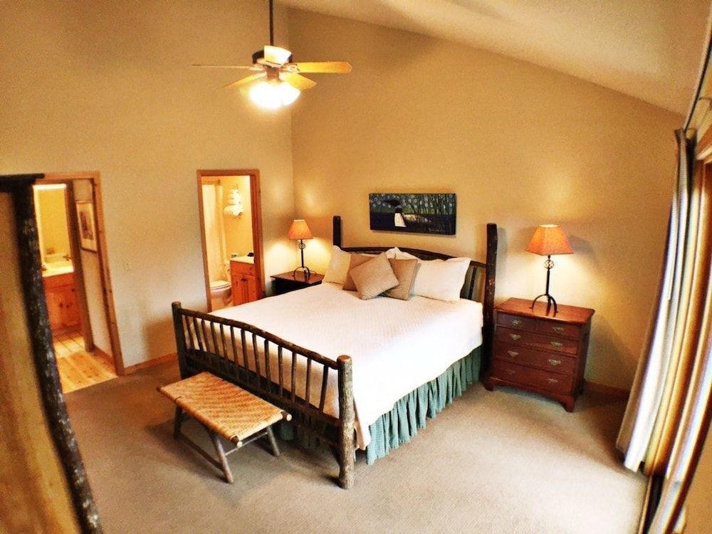 Mountain Lake Lodge Deluxe Suite, 1 Bedroom, Lake View 3