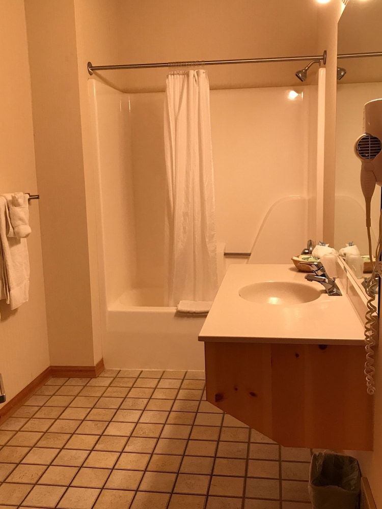 Mountain Lake Lodge Deluxe Suite, Jetted Tub 2