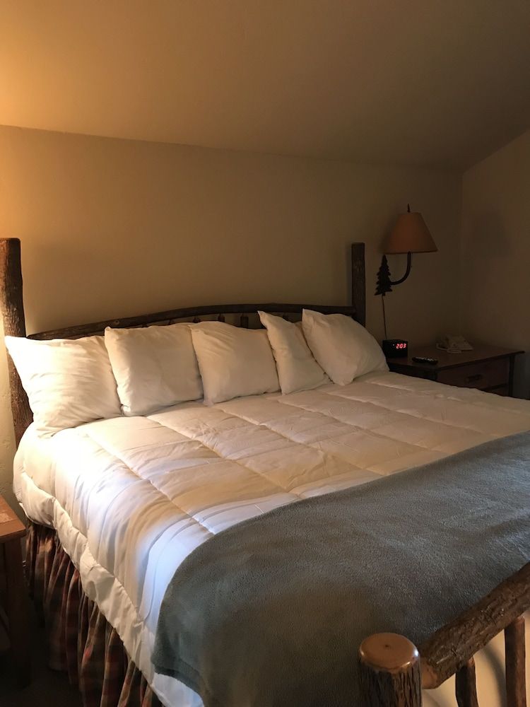 Mountain Lake Lodge Deluxe Suite, 1 Bedroom, Lake View 4