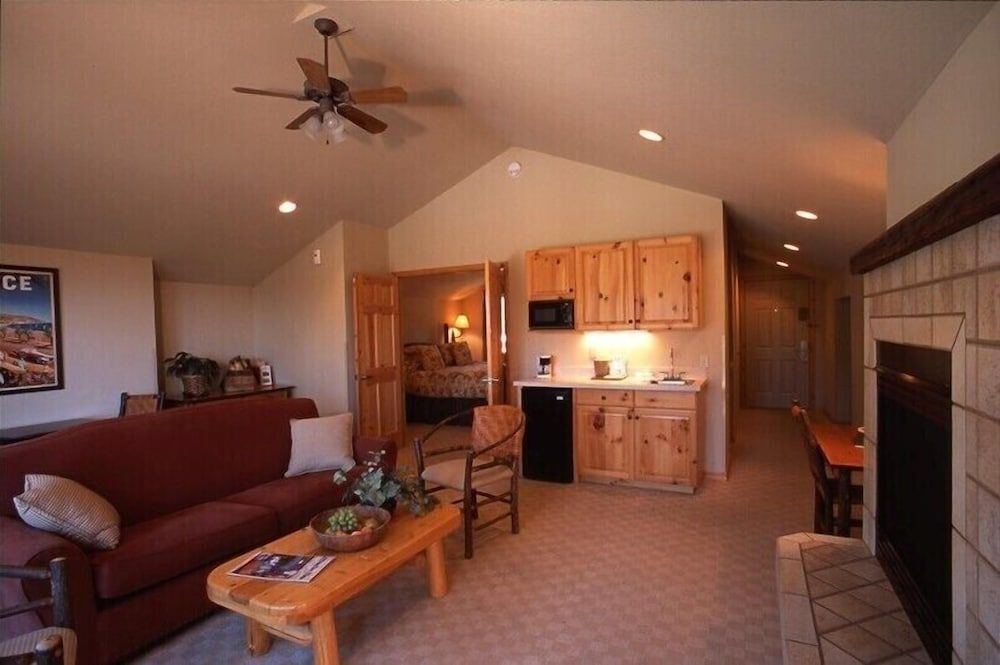 Mountain Lake Lodge Deluxe Suite, 1 Bedroom, Lake View 11