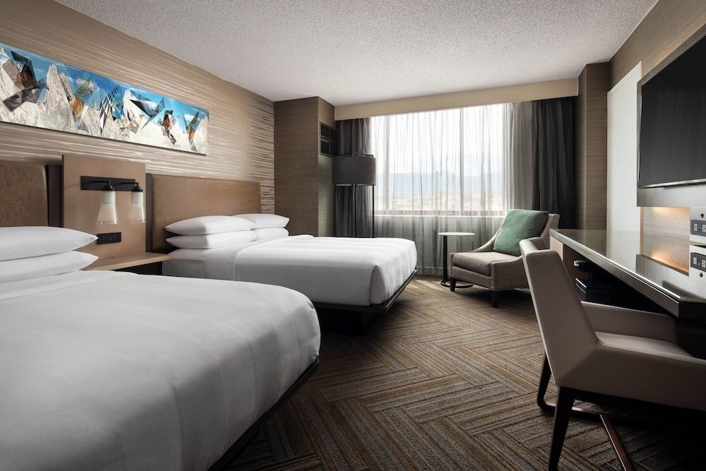 Room, 2 Queen Beds, Mountain View
