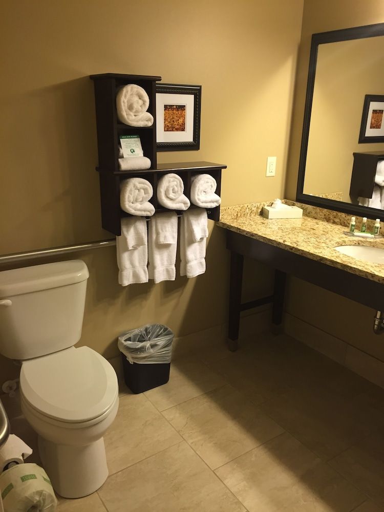GrandStay Hotel & Suites Mount Horeb - Madison Standard Room, 2 Queen Beds 4