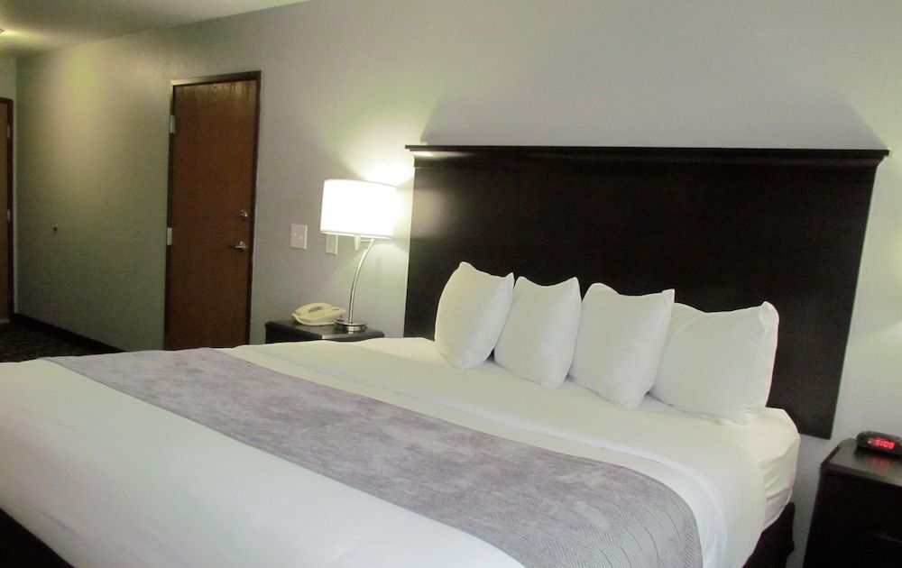 Deluxe Room, 1 King Bed, Accessible, Non Smoking