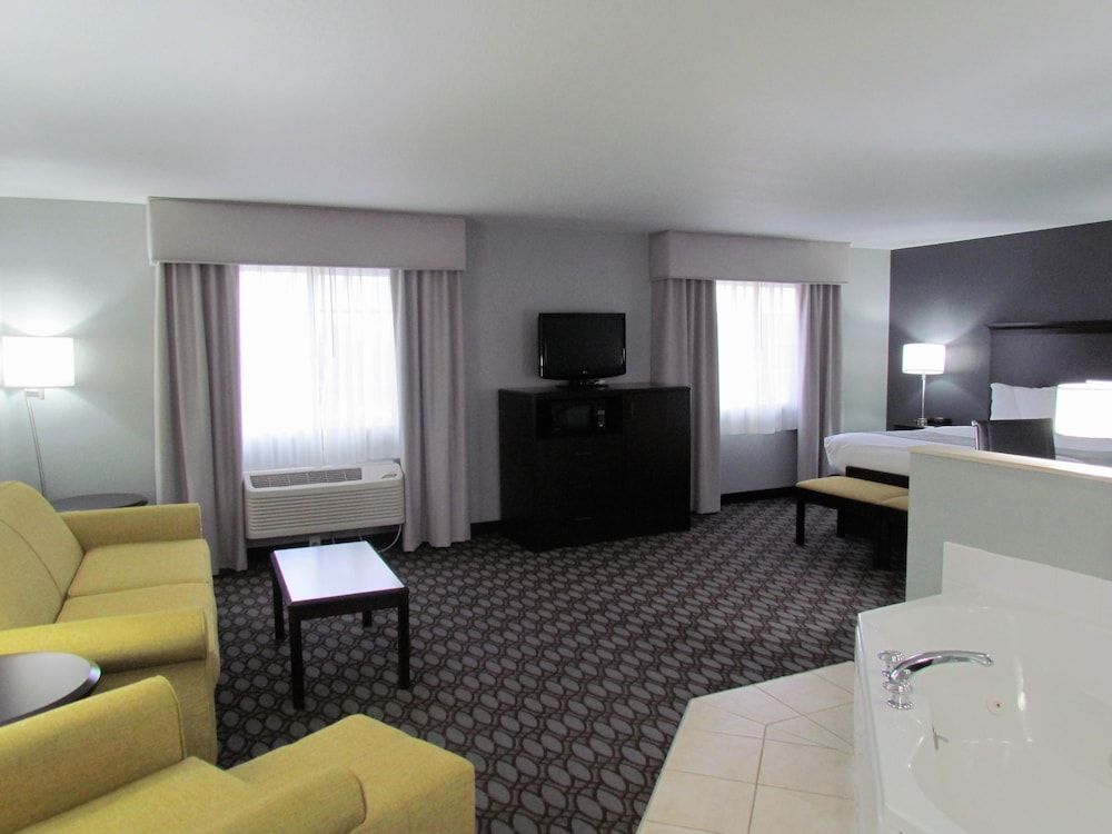 Honeymoon Suite, 1 King Bed, Non Smoking, Jetted Tub