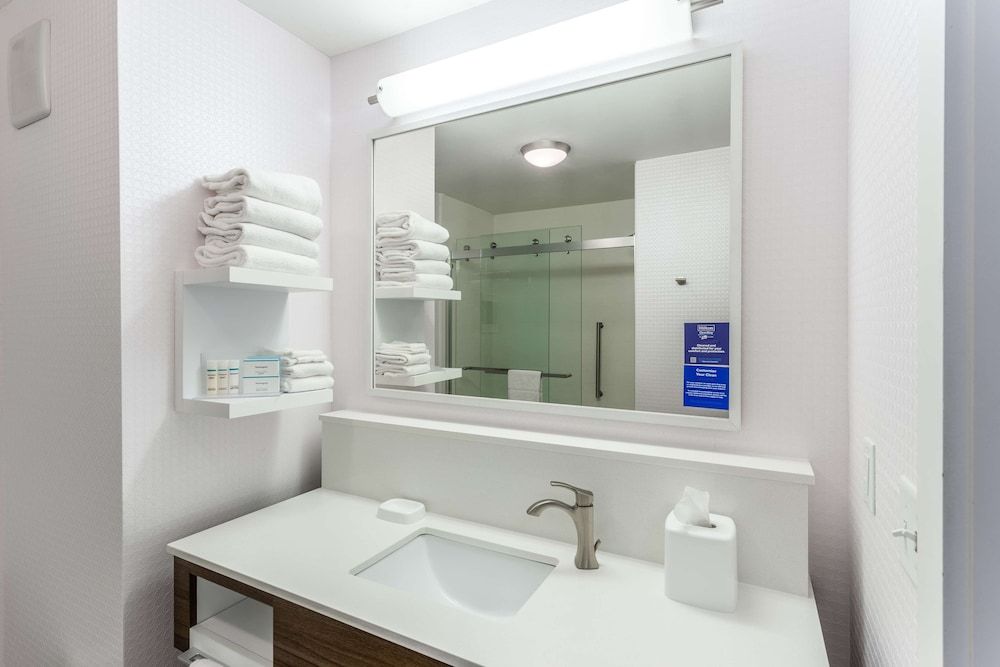 Room, 2 Queen Beds, Accessible, Bathtub