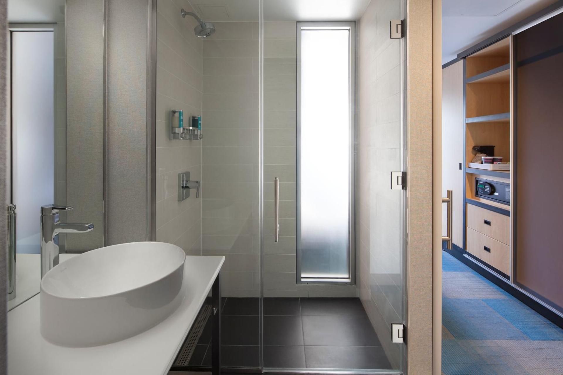 Aloft, Guest room, 1 King, Manhattan view, City view