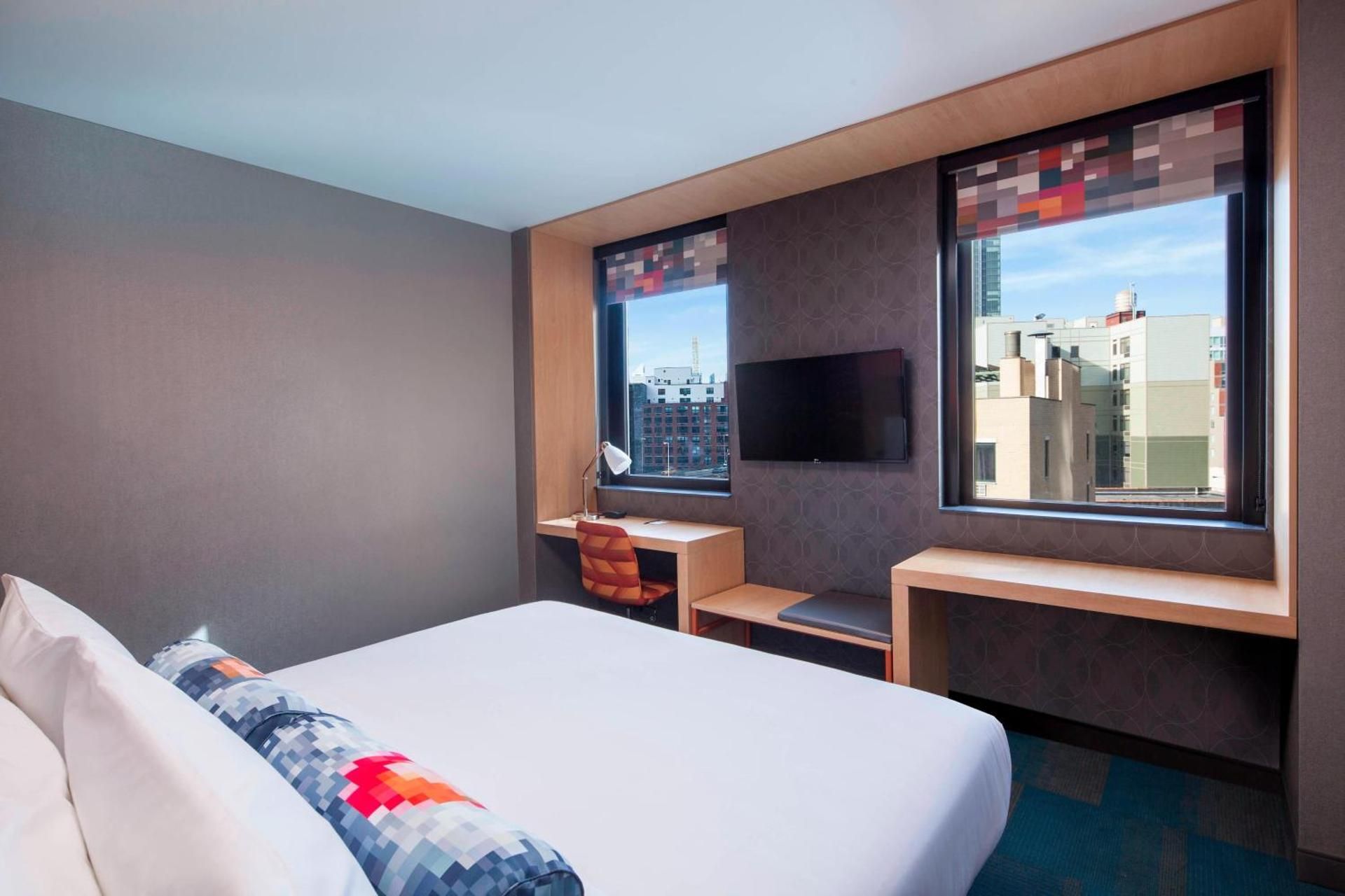 undefined Aloft Long Island City - Manhattan View 8