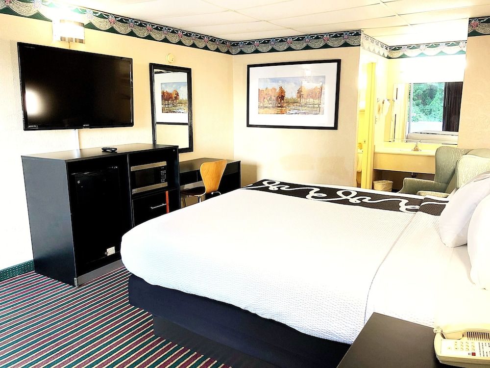 Standard Room, 1 King Bed, Smoking