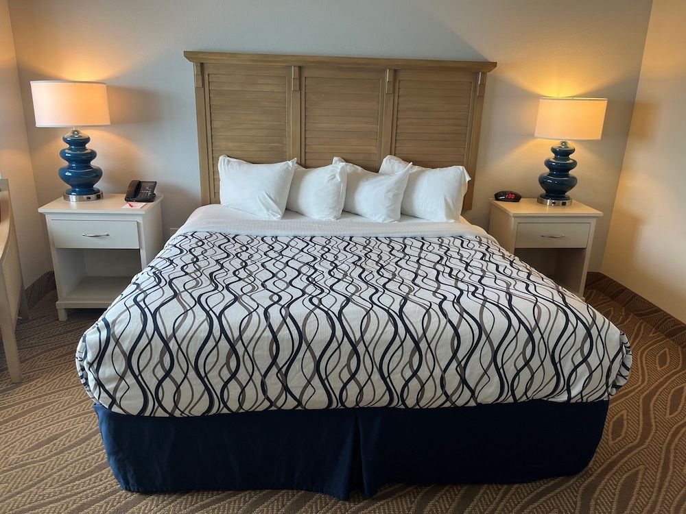 Silver Slipper Casino & Hotel - Adults Only Premium Room, 1 King Bed, Smoking 3