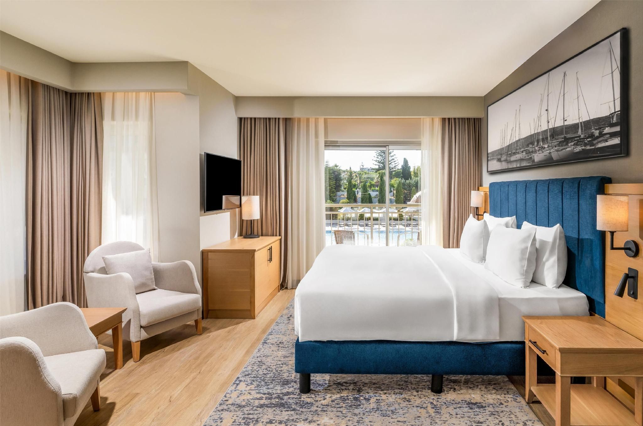 Superior Suite - Pool View & Balcony