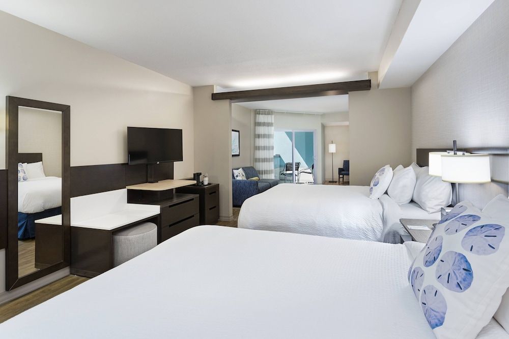 Room, 2 Queen Beds, Balcony (Mobility/Hearing Accessible, Tub)