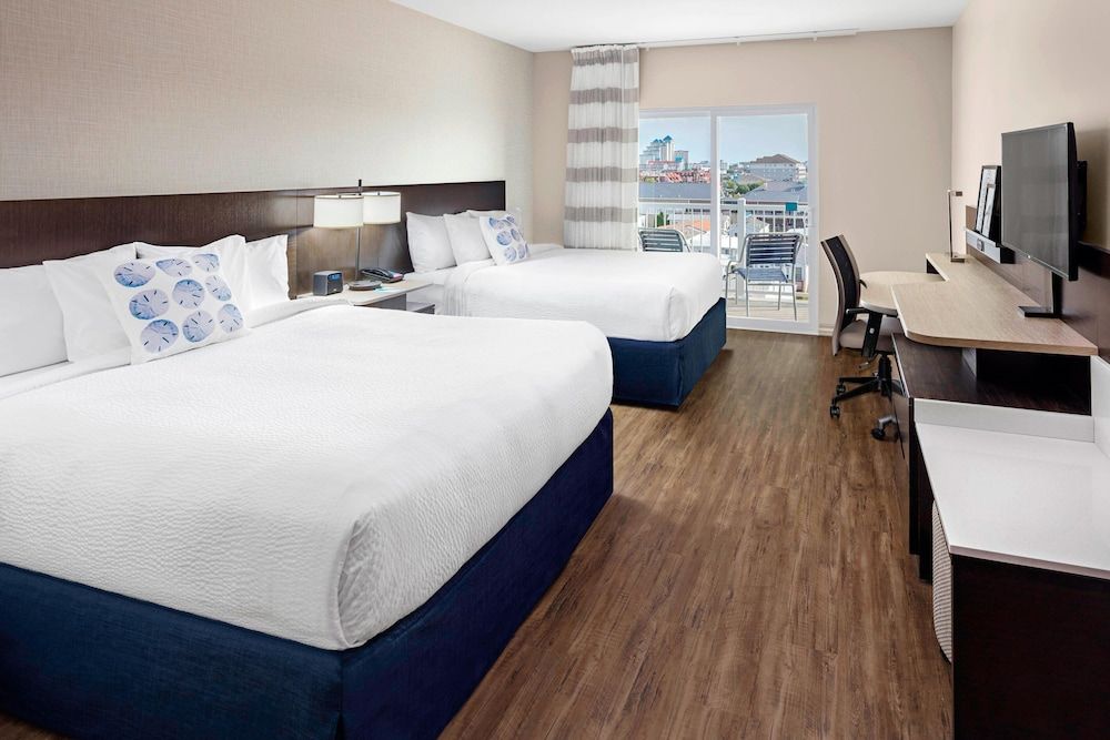 Room, 2 Queen Beds, Balcony (Mobility/Hearing Accessible, Tub)