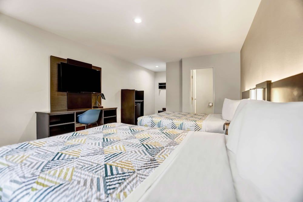 Standard Room, 2 Queen Beds, Non Smoking